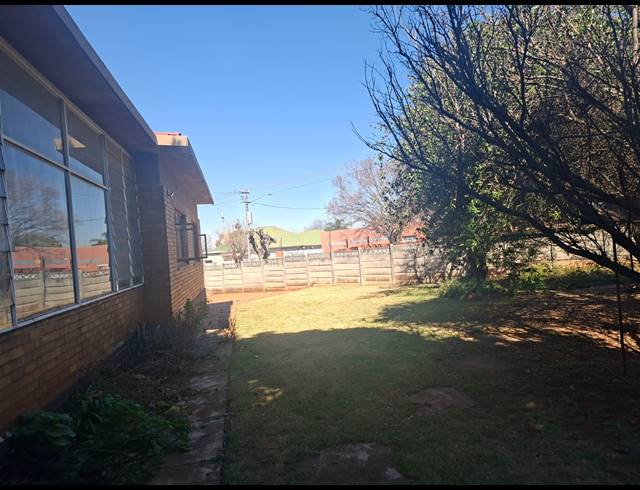 1.5 BEDROOM FREEHOLD FOR SALE IN PRIMROSE